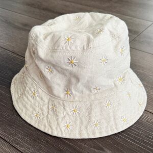 Madewell Cream Bucket Hat with Yellow Daisy Embroidery